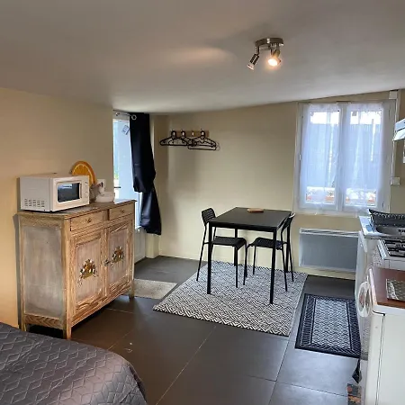Les Sainfoins, Ideal Voyageurs Pro Villeneuve-sur-Yonne Extérieur photo